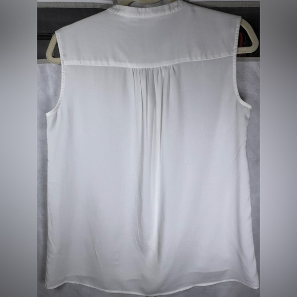 Uniqlo Classic Rayon Sleeveless Blouse excellent condition never used size S - Picture 3 of 4